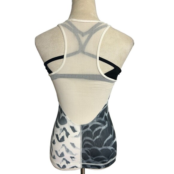 Lululemon Dance to Yoga Tank Top Pretty Plume Angel Wing Gray Size 2 - Picture 3 of 10